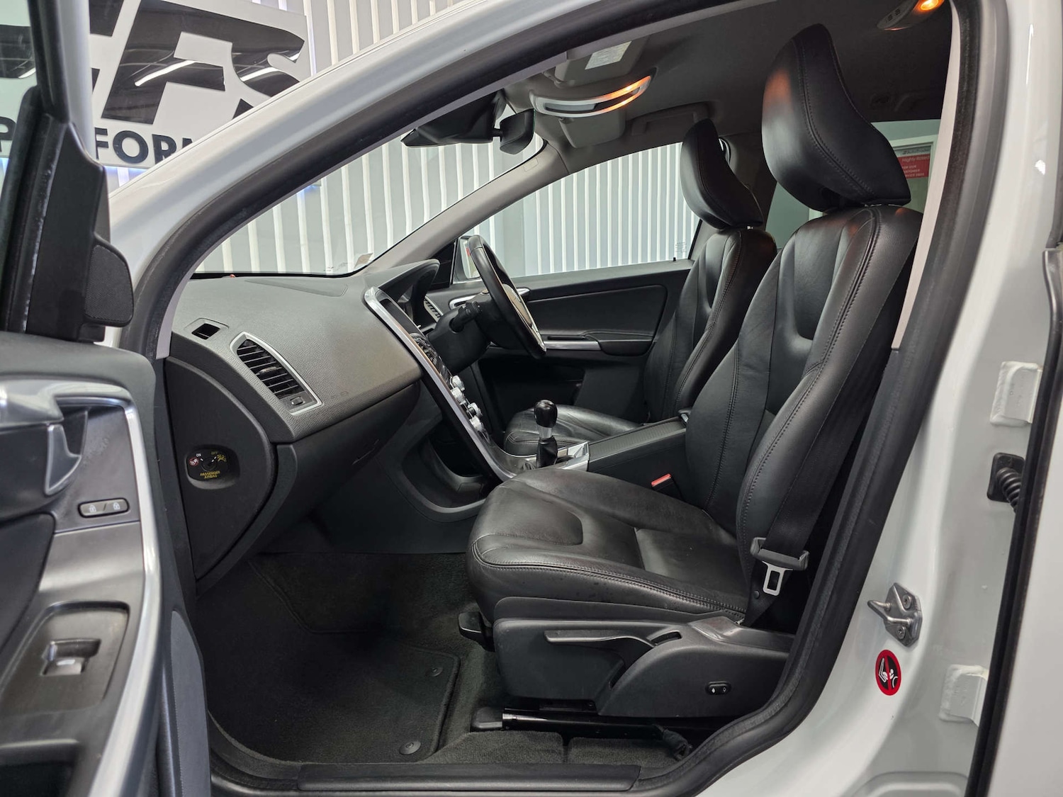 Used Volvo XC60 2015 for sale - 76829767: Photo 32