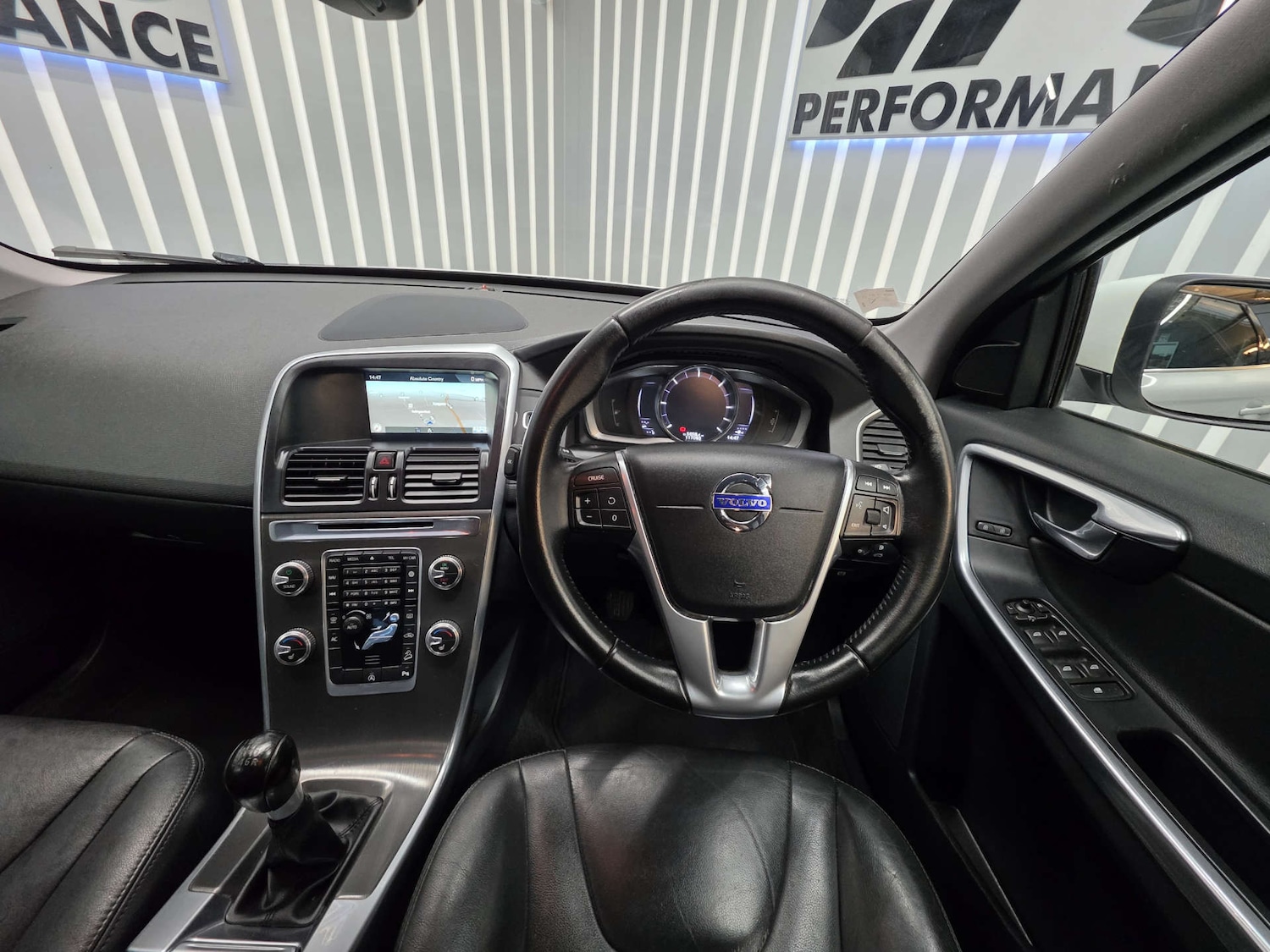 Used Volvo XC60 2015 for sale - 76829767: Photo 33