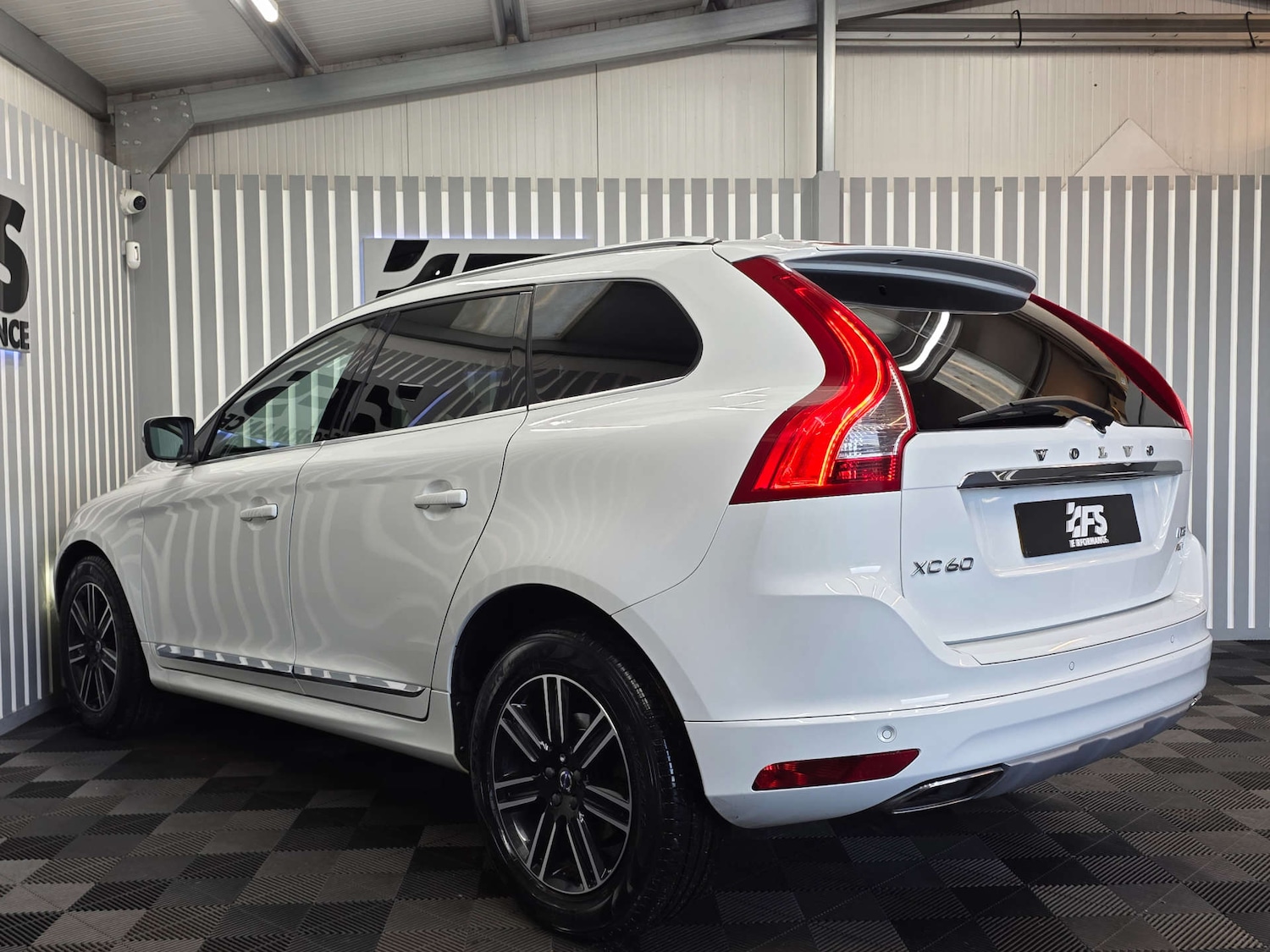 Used Volvo XC60 2015 for sale - 76829767: Photo 4