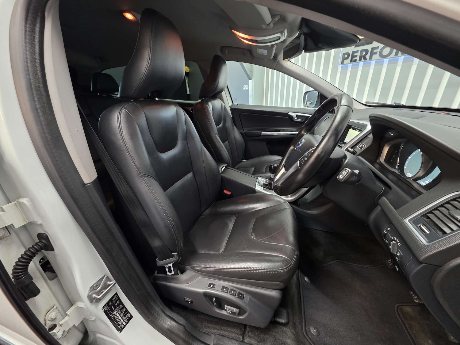 Used Volvo XC60 2015 for sale - 76829767: Photo 7