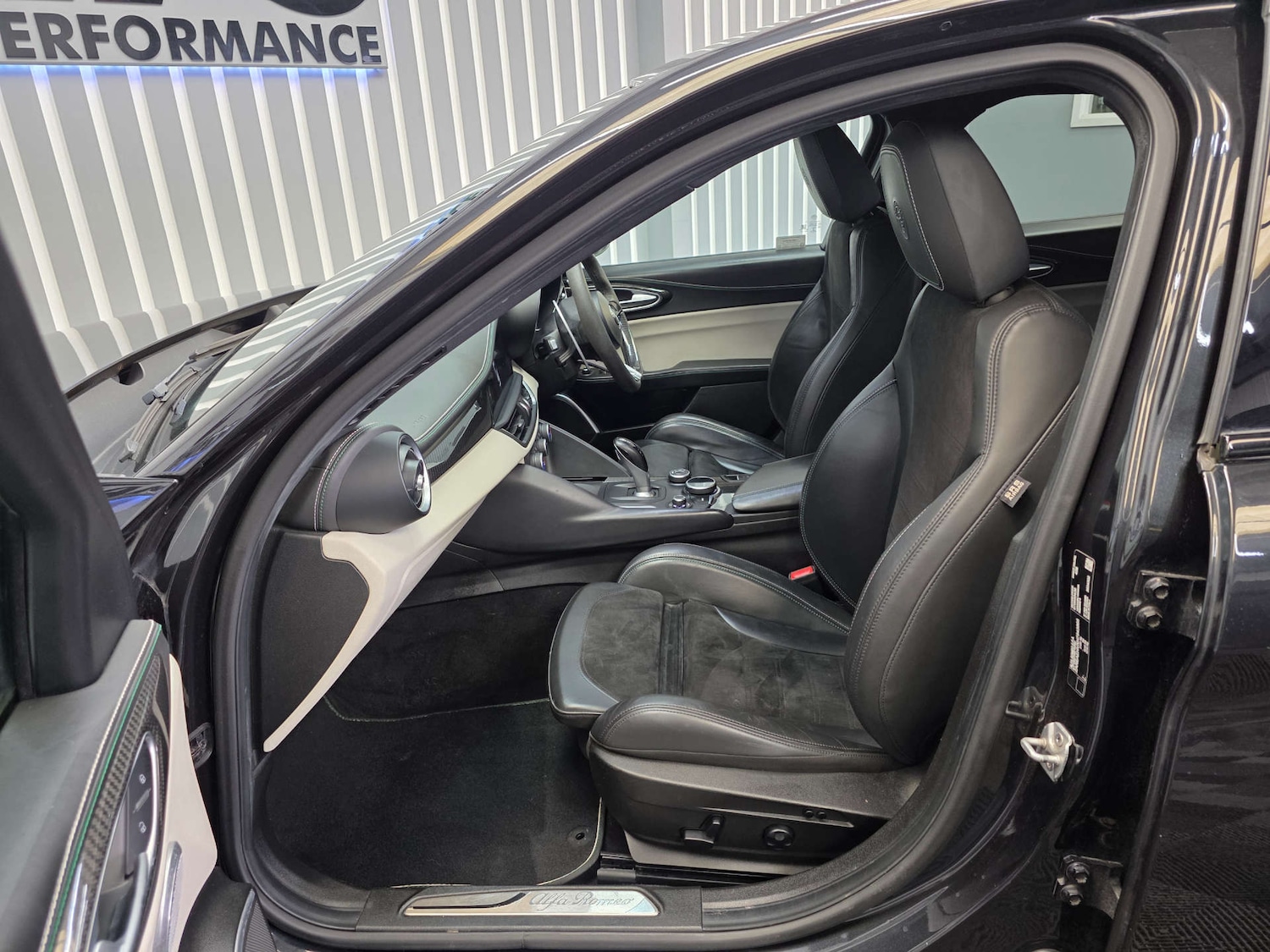 Used Alfa Romeo Giulia 2017 for sale - 77990003: Photo 25