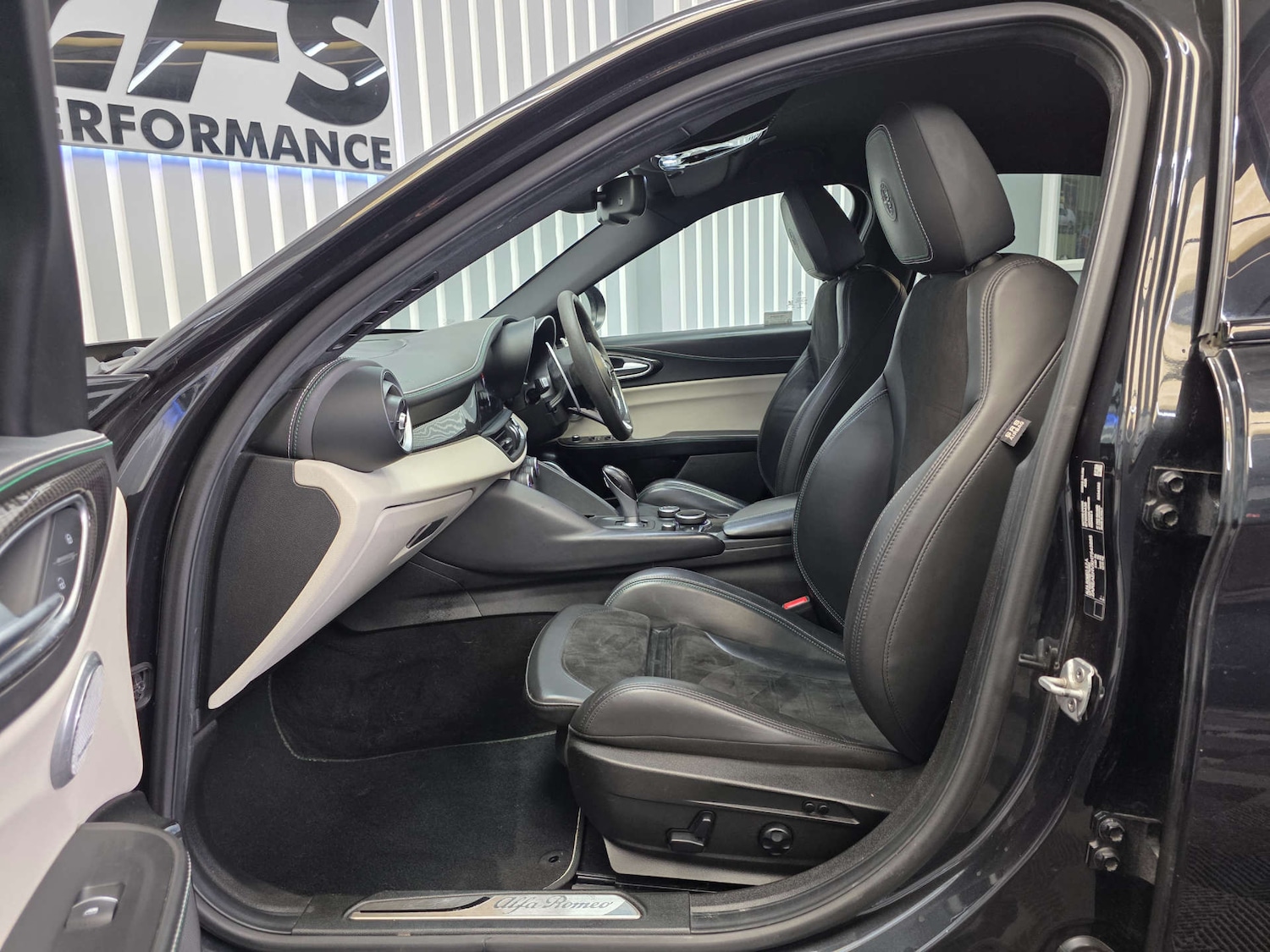 Used Alfa Romeo Giulia 2017 for sale - 77990003: Photo 43