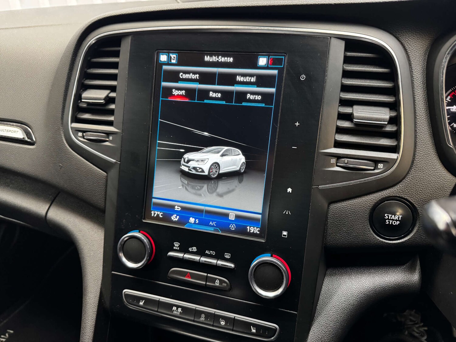 Used Renault Megane 2019 for sale - 76375868: Photo 17