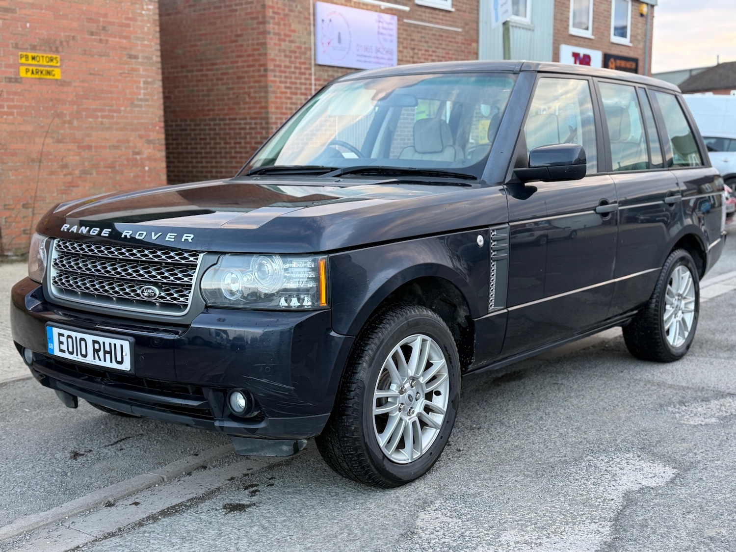 Used Land Rover Range Rover 2010 for sale - 78031108: Photo 3