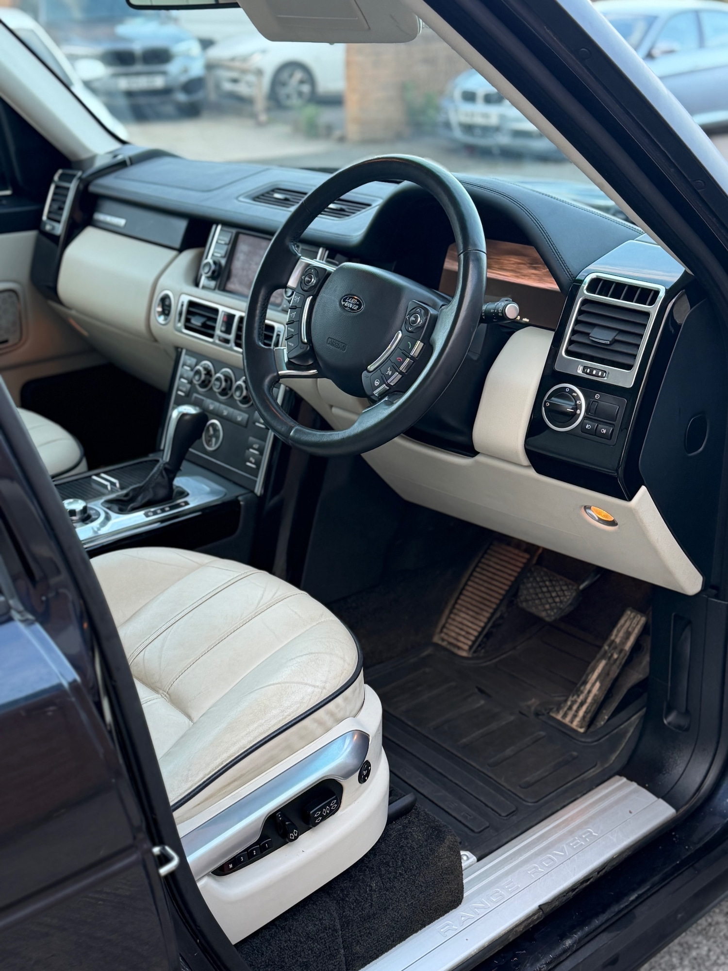 Used Land Rover Range Rover 2010 for sale - 78031108: Photo 5