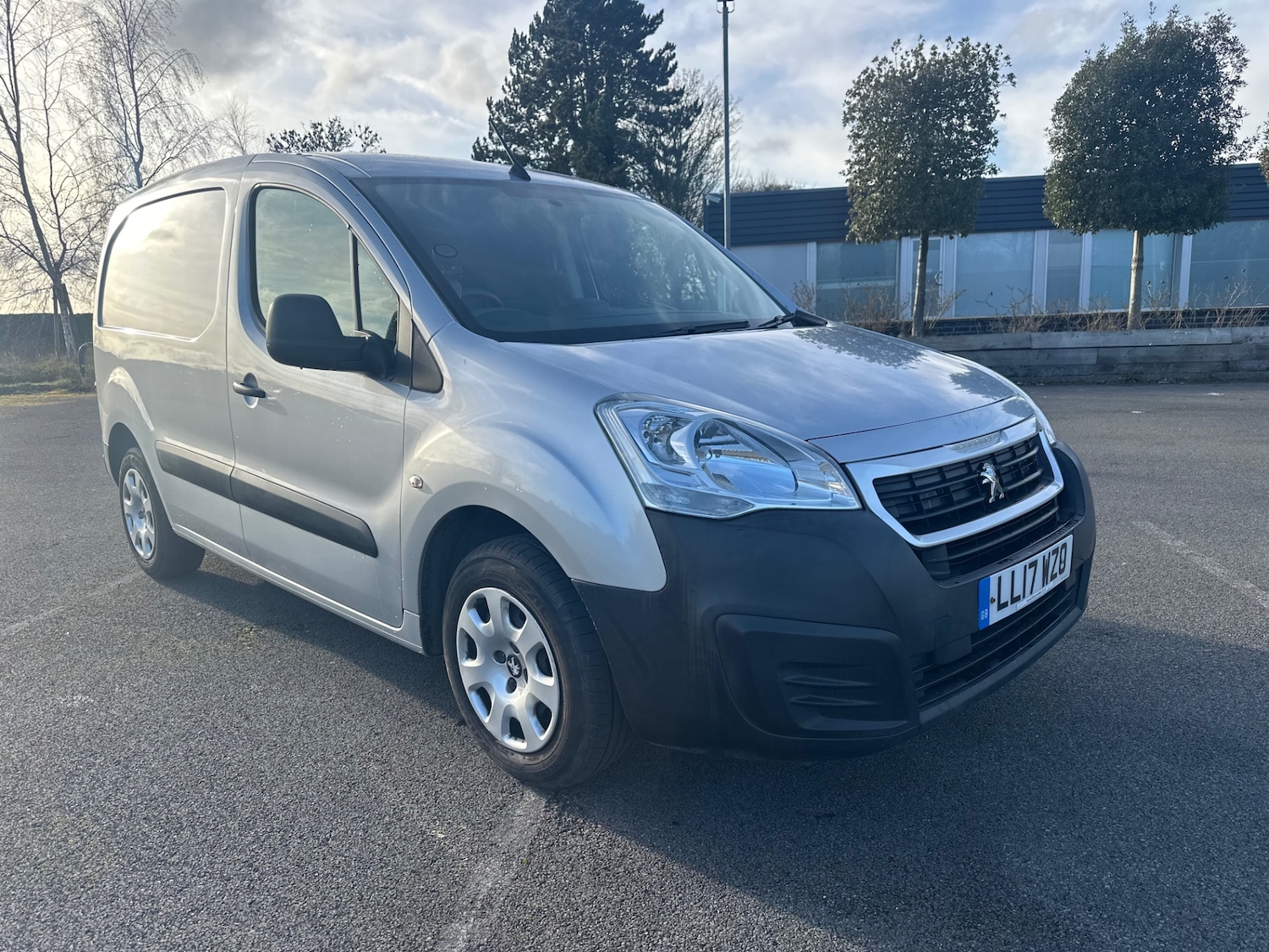 Used Peugeot Partner 2017 for sale - 77921704: Photo 1