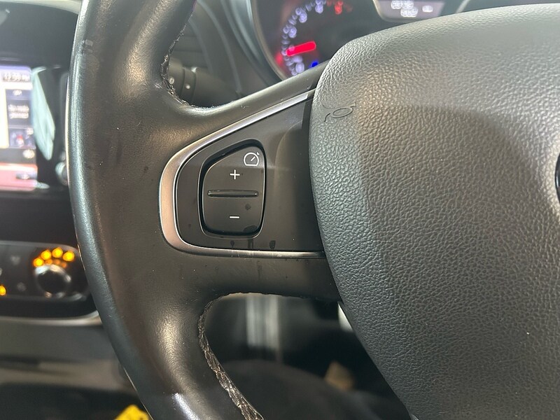 Used Renault Captur for sale - 77218128: Photo 18