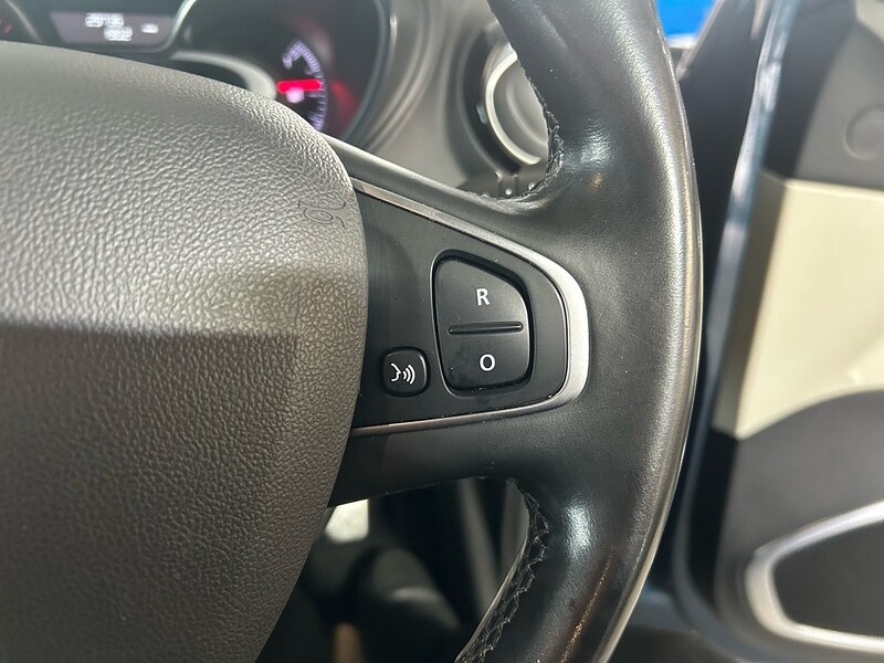 Used Renault Captur for sale - 77218128: Photo 19