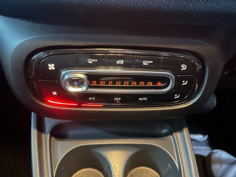 Used smart fortwo 2018 for sale - 76655512: Photo 11