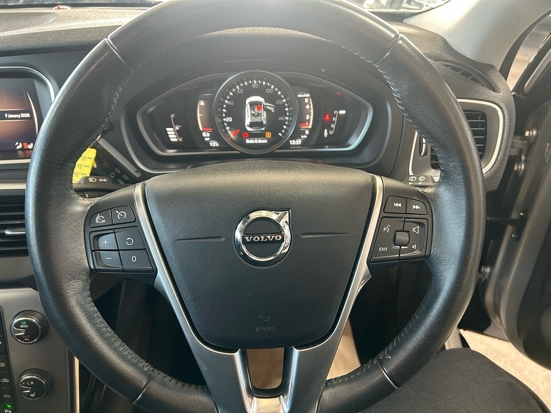 Used Volvo V40 2017 for sale - 77218135: Photo 11