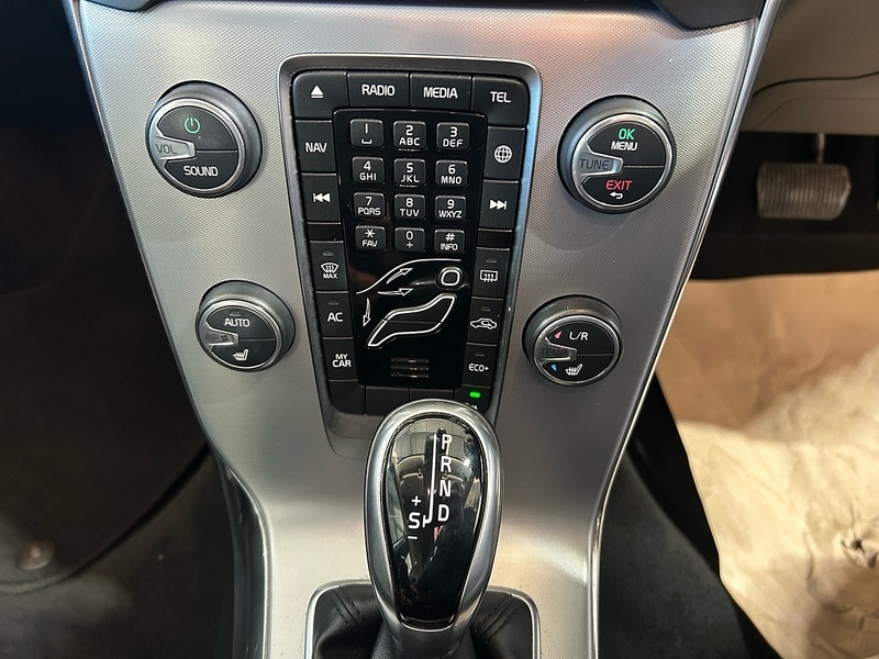 Used Volvo V40 2017 for sale - 77218135: Photo 12