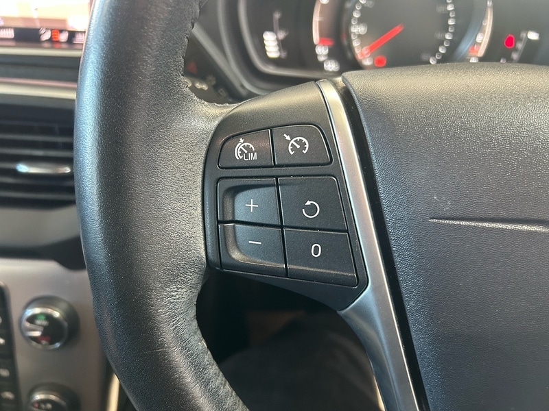 Used Volvo V40 2017 for sale - 77218135: Photo 15