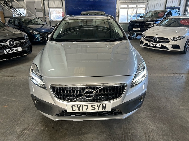 Used Volvo V40 2017 for sale - 77218135: Photo 3