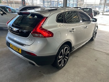 Used Volvo V40 2017 for sale - 77218135: Photo