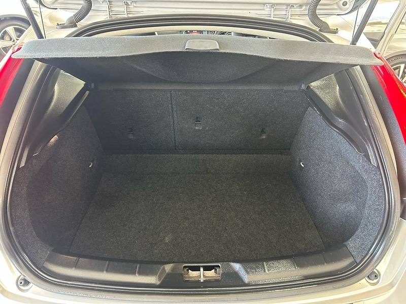 Used Volvo V40 2017 for sale - 77218135: Photo 9