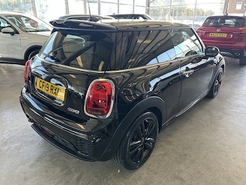 Used MINI Hatch 2019 for sale - 76065086: Photo