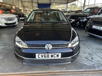 Used Volkswagen Golf 2018 for sale - 76106374: Photo