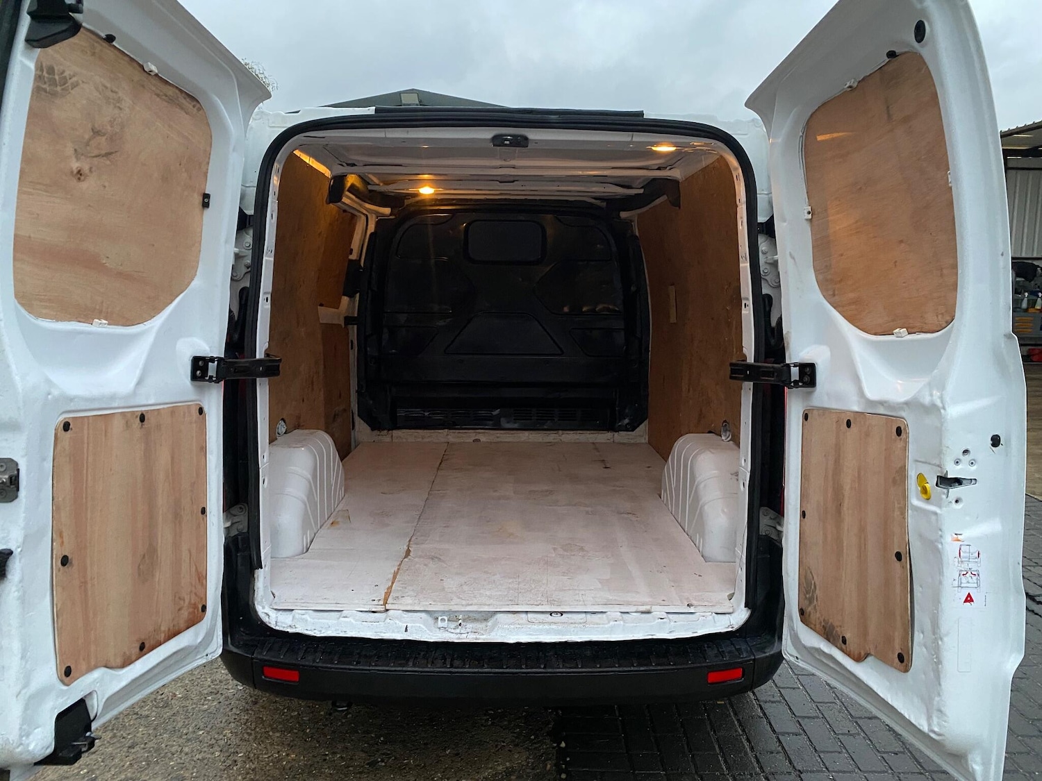 Used Ford Transit Custom 2017 for sale - 76282945: Photo 25