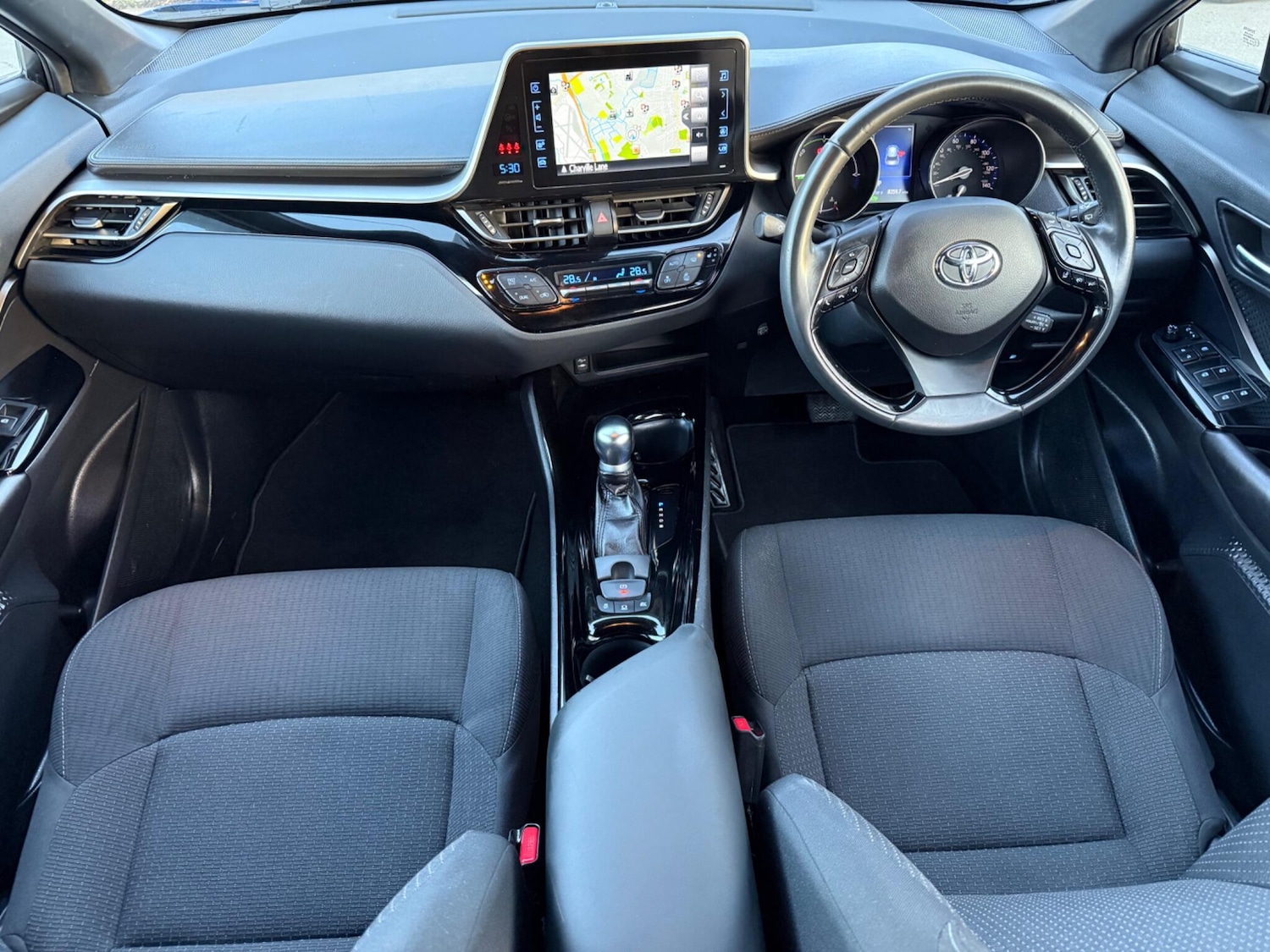 Used Toyota C-HR 2018 for sale - 77898298: Photo 2