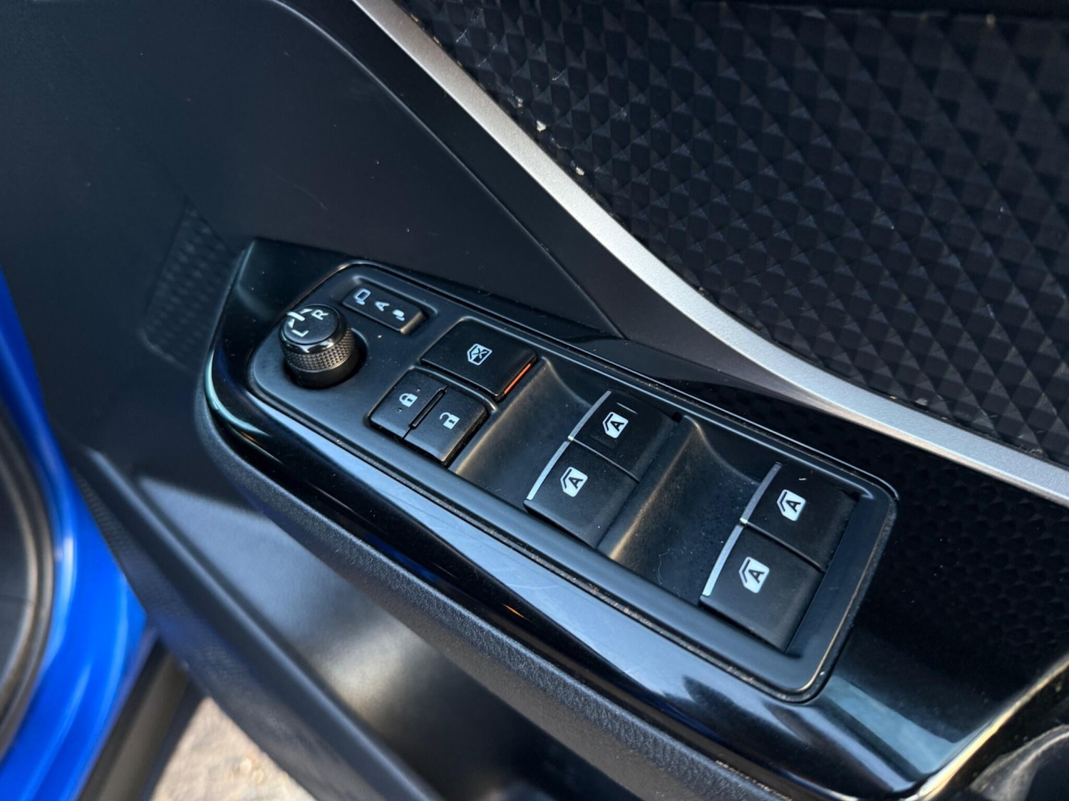 Used Toyota C-HR 2018 for sale - 77898298: Photo 22