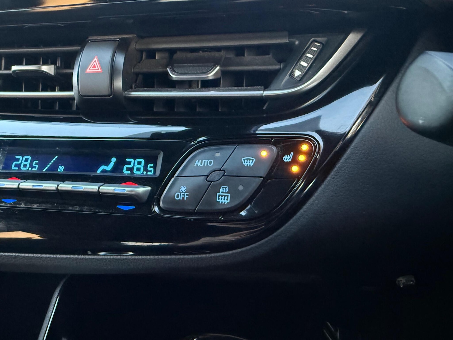 Used Toyota C-HR 2018 for sale - 77898298: Photo 55