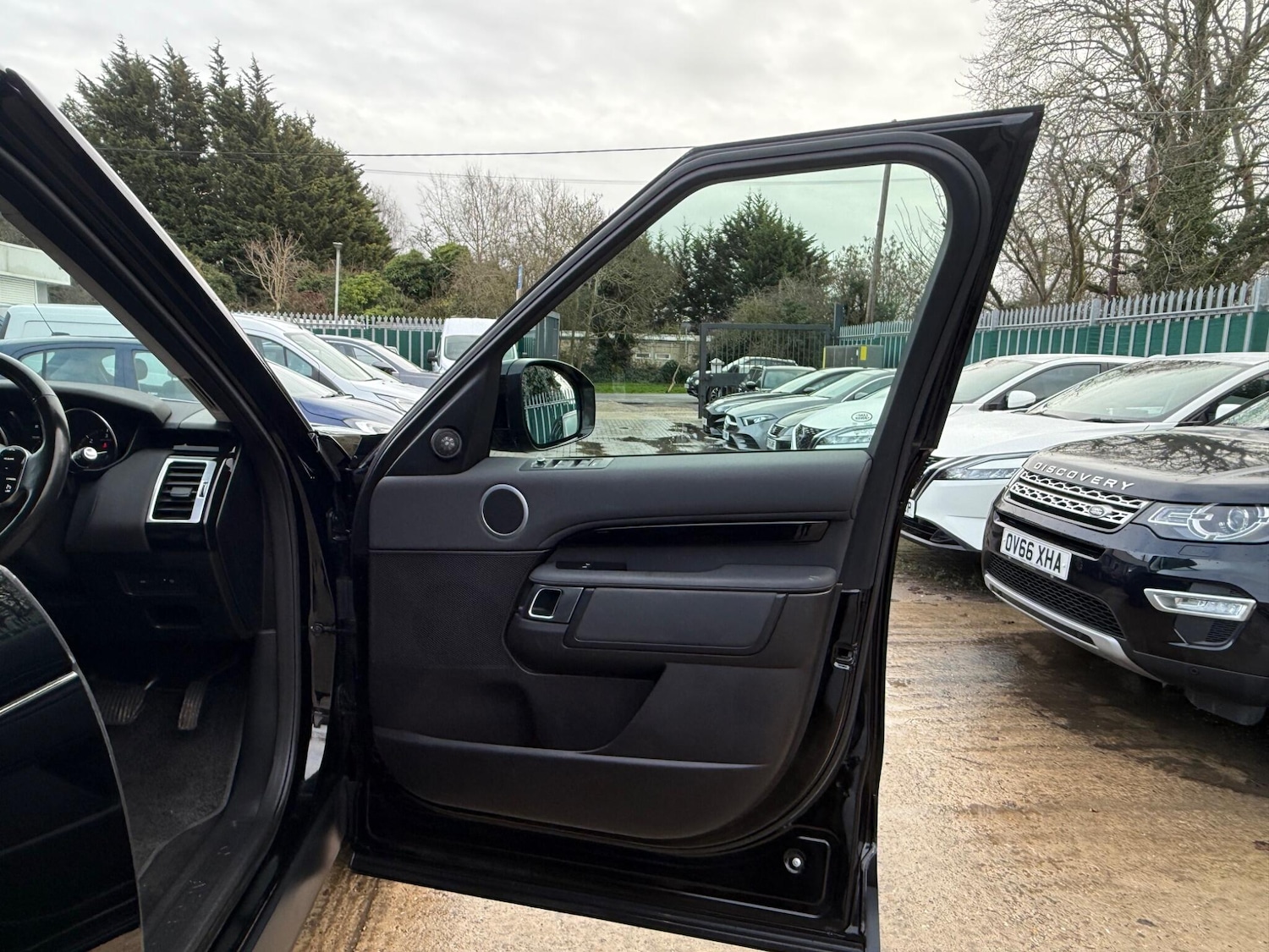 Used Land Rover Discovery 2018 for sale - 77523932: Photo 33