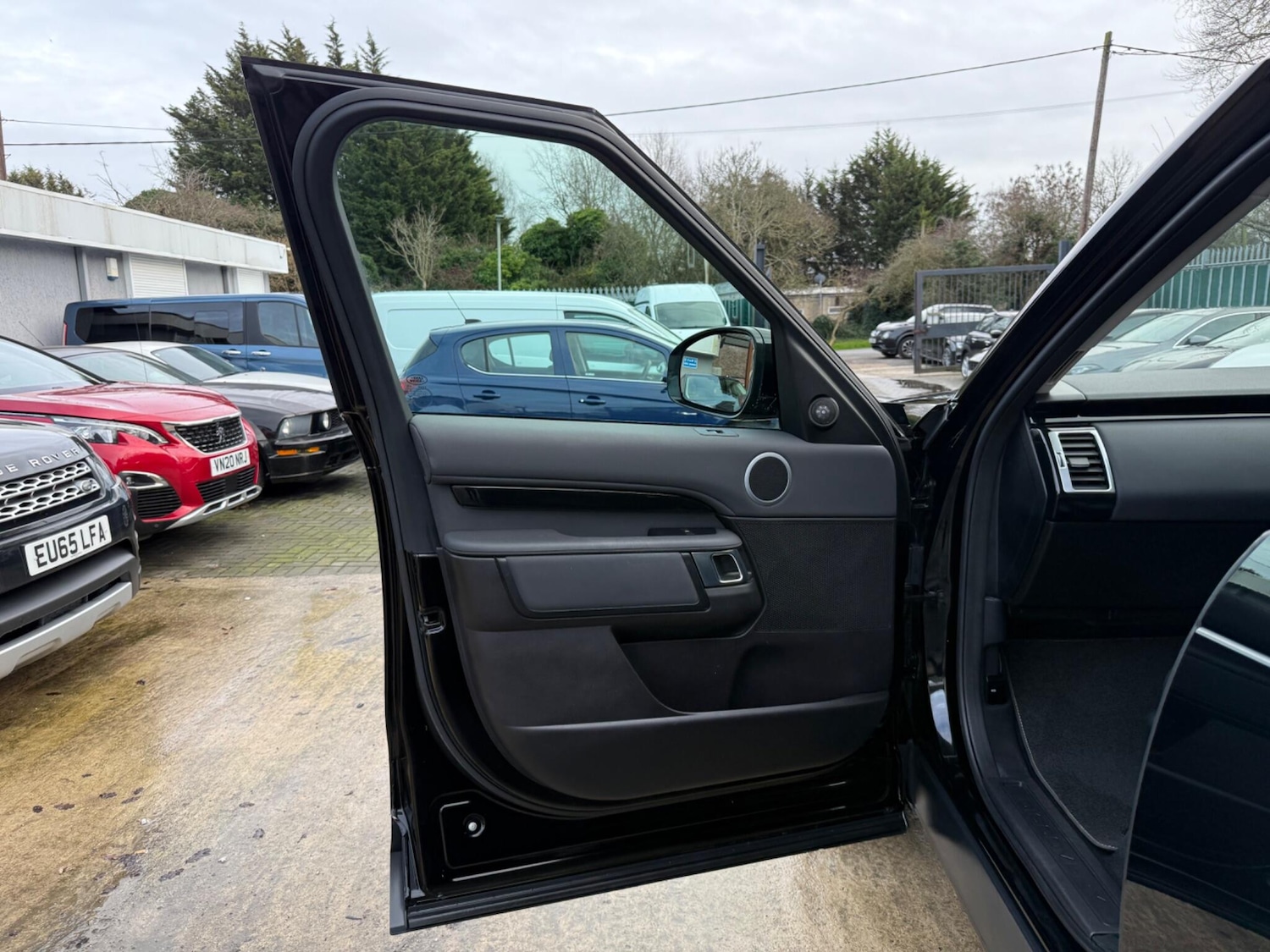 Used Land Rover Discovery 2018 for sale - 77523932: Photo 42