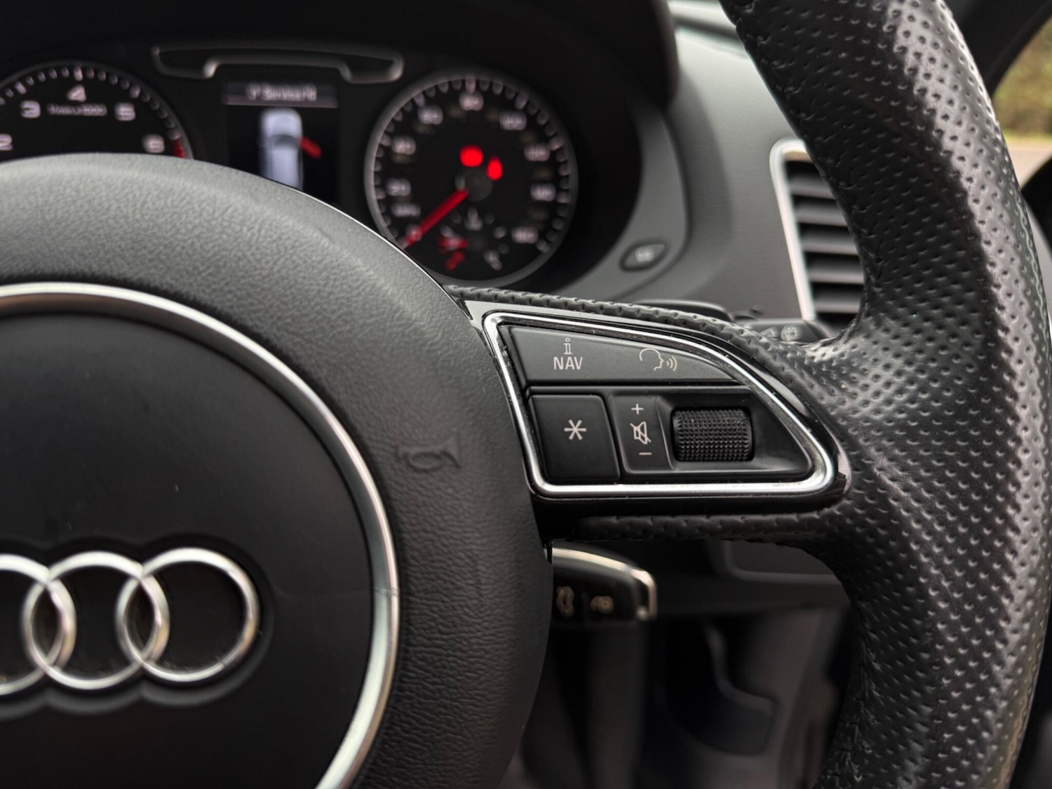 Used Audi Q3 2013 for sale - 77794196: Photo 37