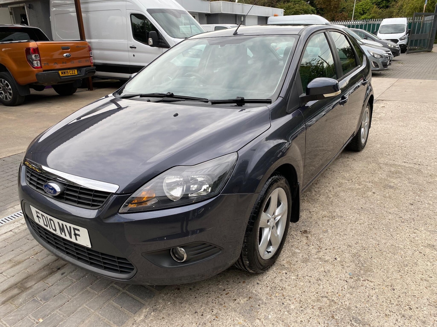 Used Ford Focus 2010 for sale - 76108822: Photo 2