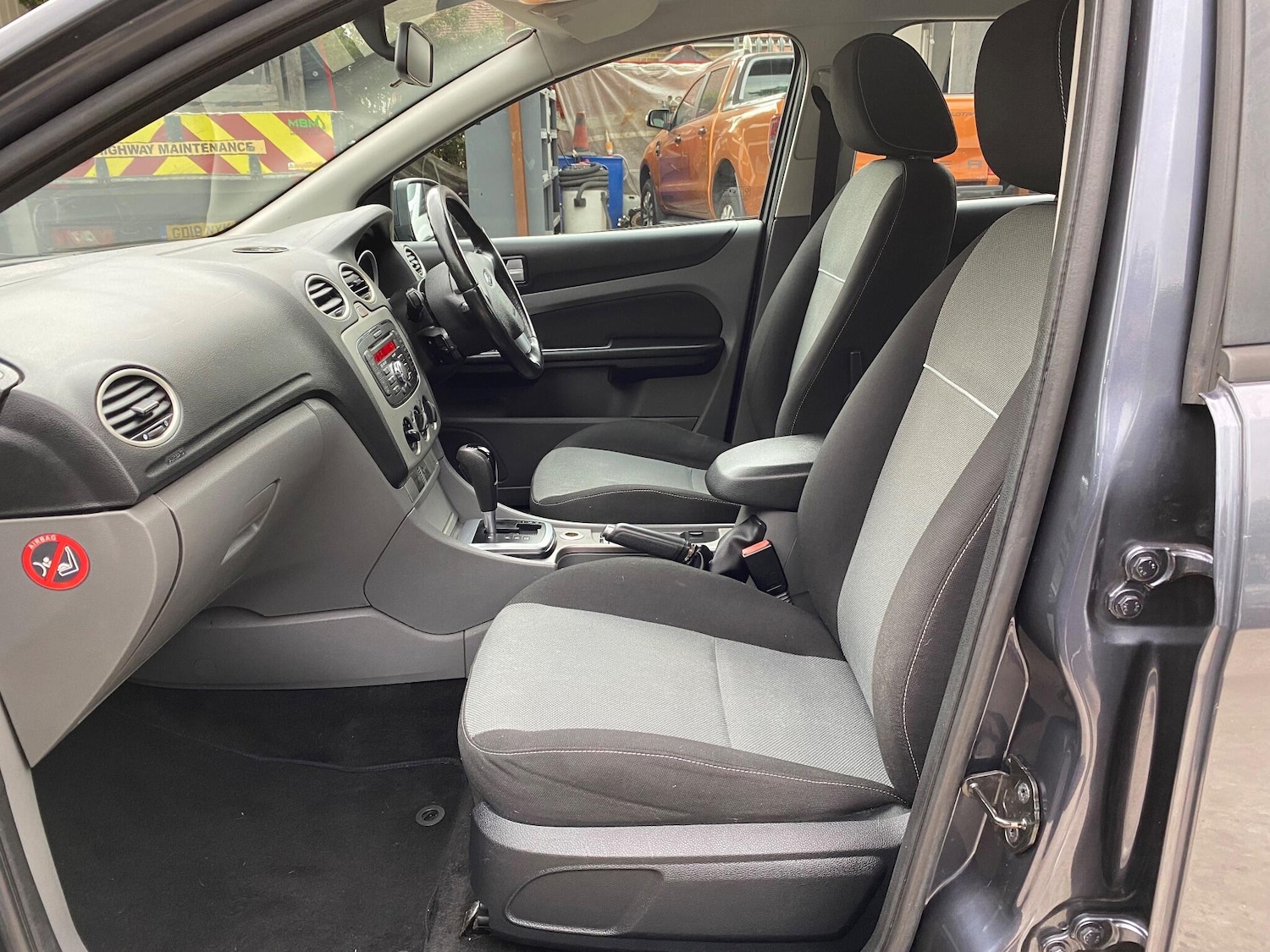 Used Ford Focus 2010 for sale - 76108822: Photo 24