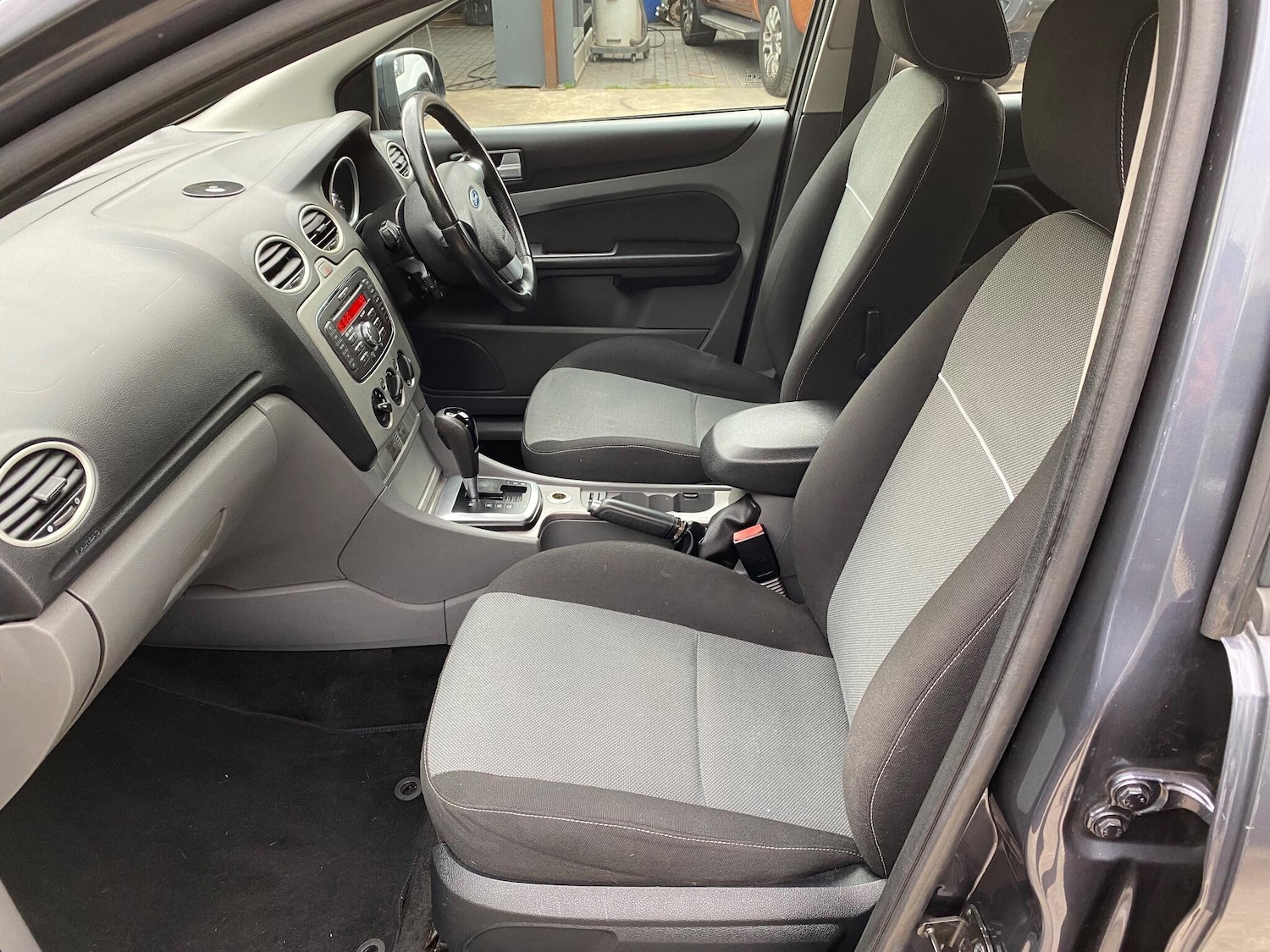 Used Ford Focus 2010 for sale - 76108822: Photo 25