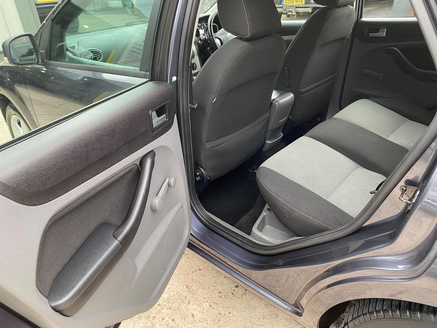 Used Ford Focus 2010 for sale - 76108822: Photo 29