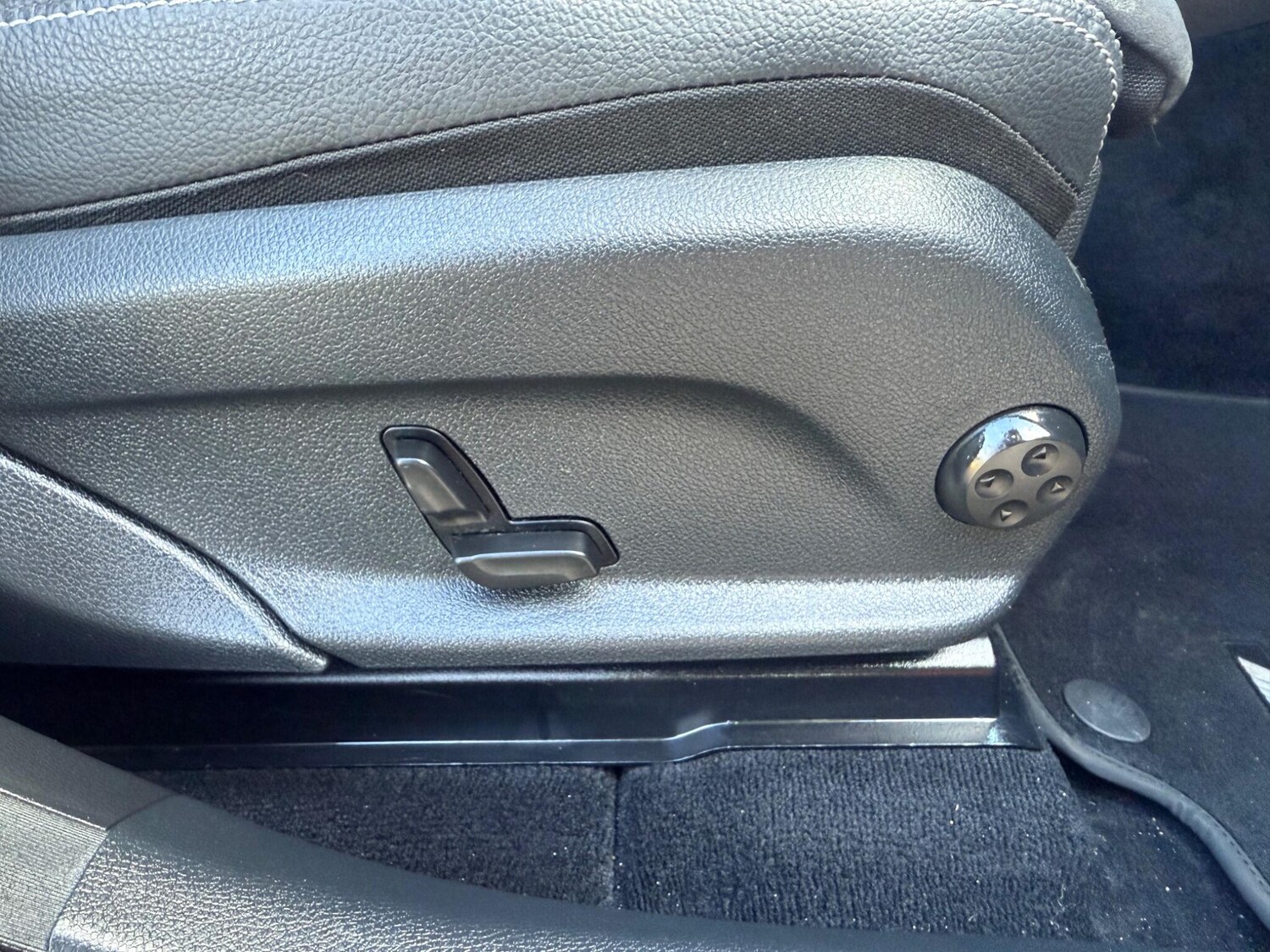 Used Mercedes-Benz GLC 2019 for sale - 77468280: Photo 23