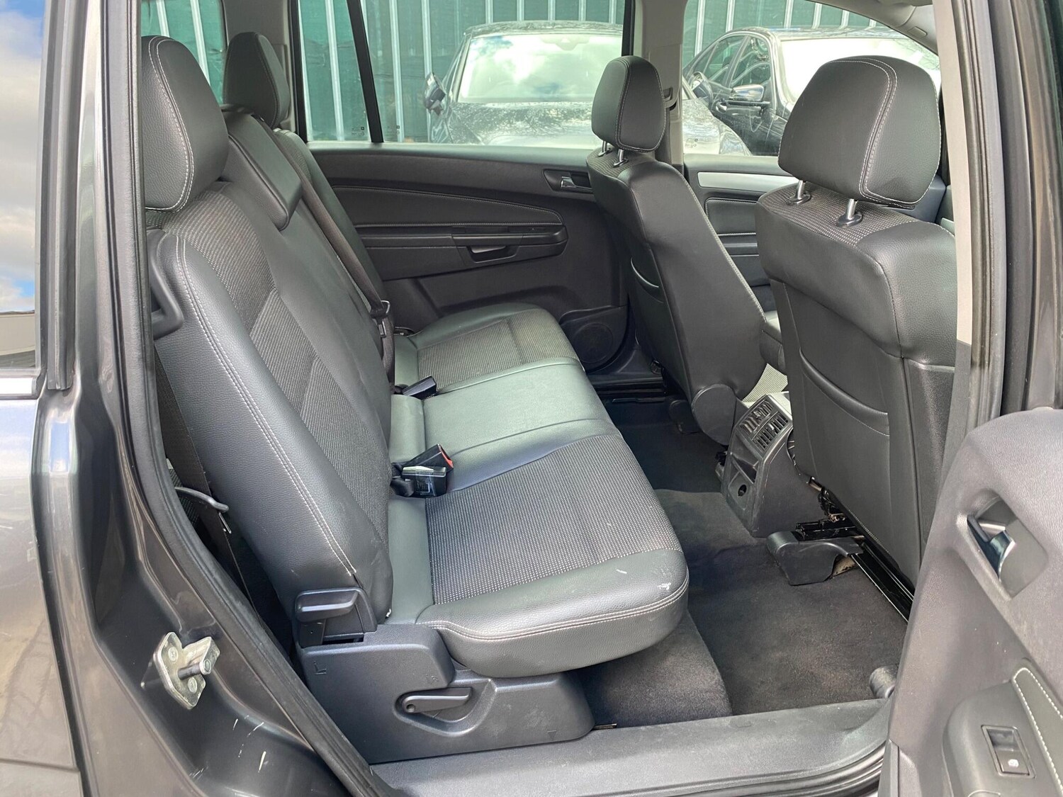 Used Vauxhall Zafira 2009 for sale - 77396136: Photo 23