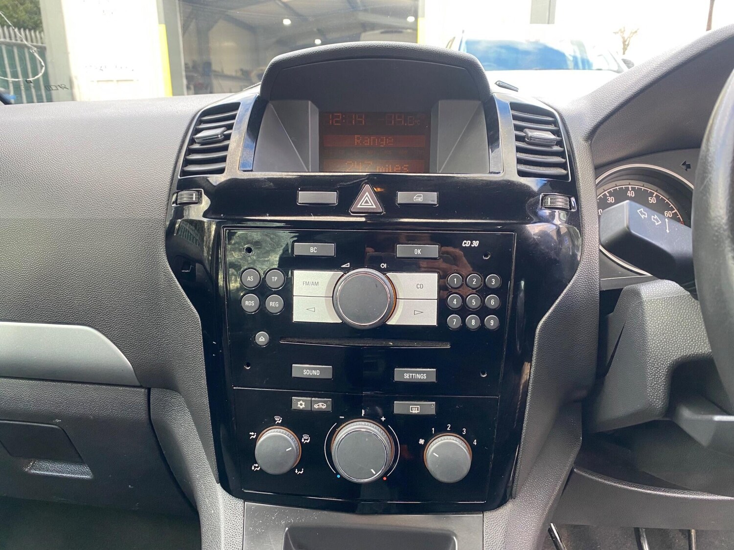 Used Vauxhall Zafira 2009 for sale - 77396136: Photo 39