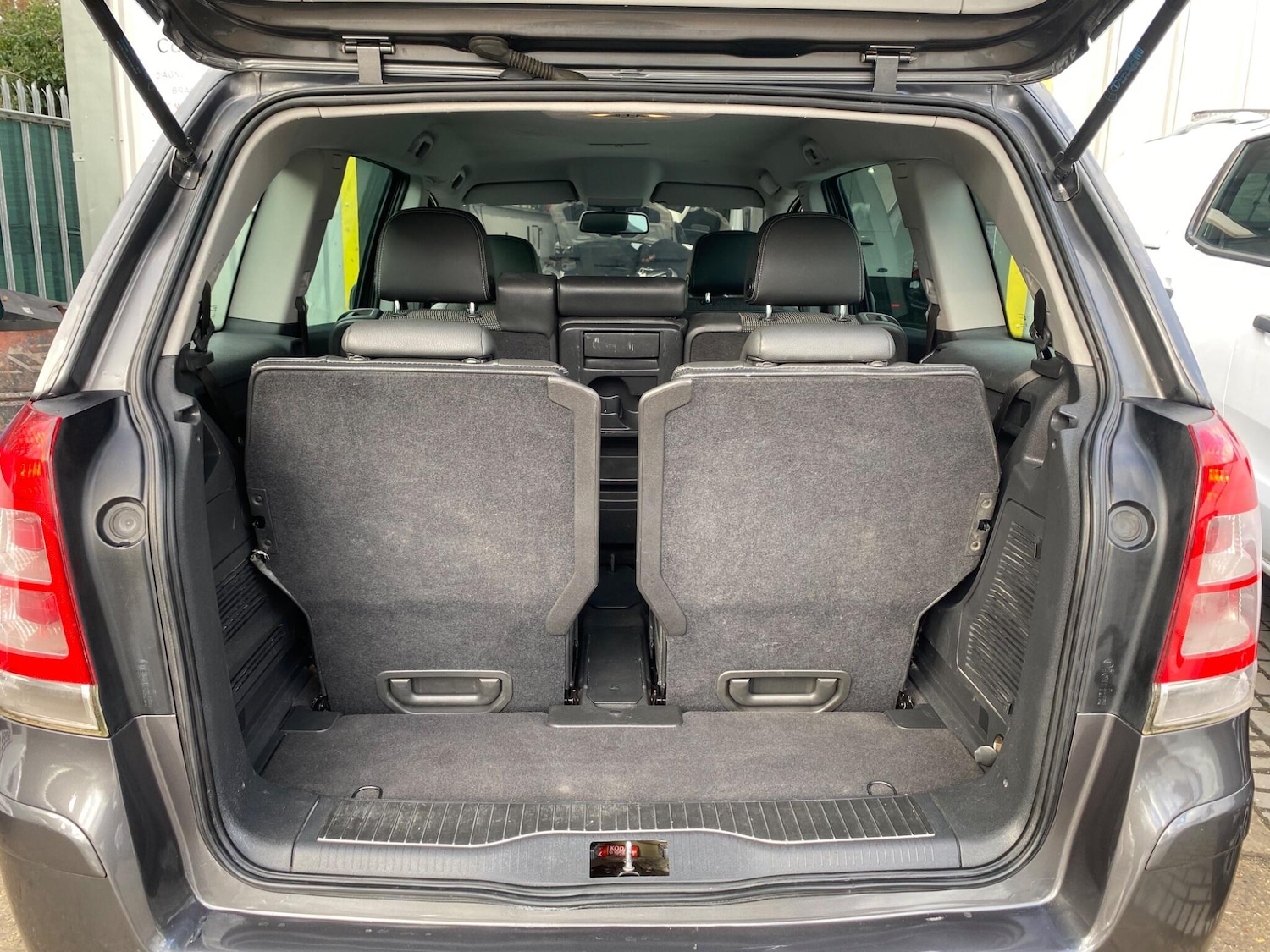 Used Vauxhall Zafira 2009 for sale - 77396136: Photo 41