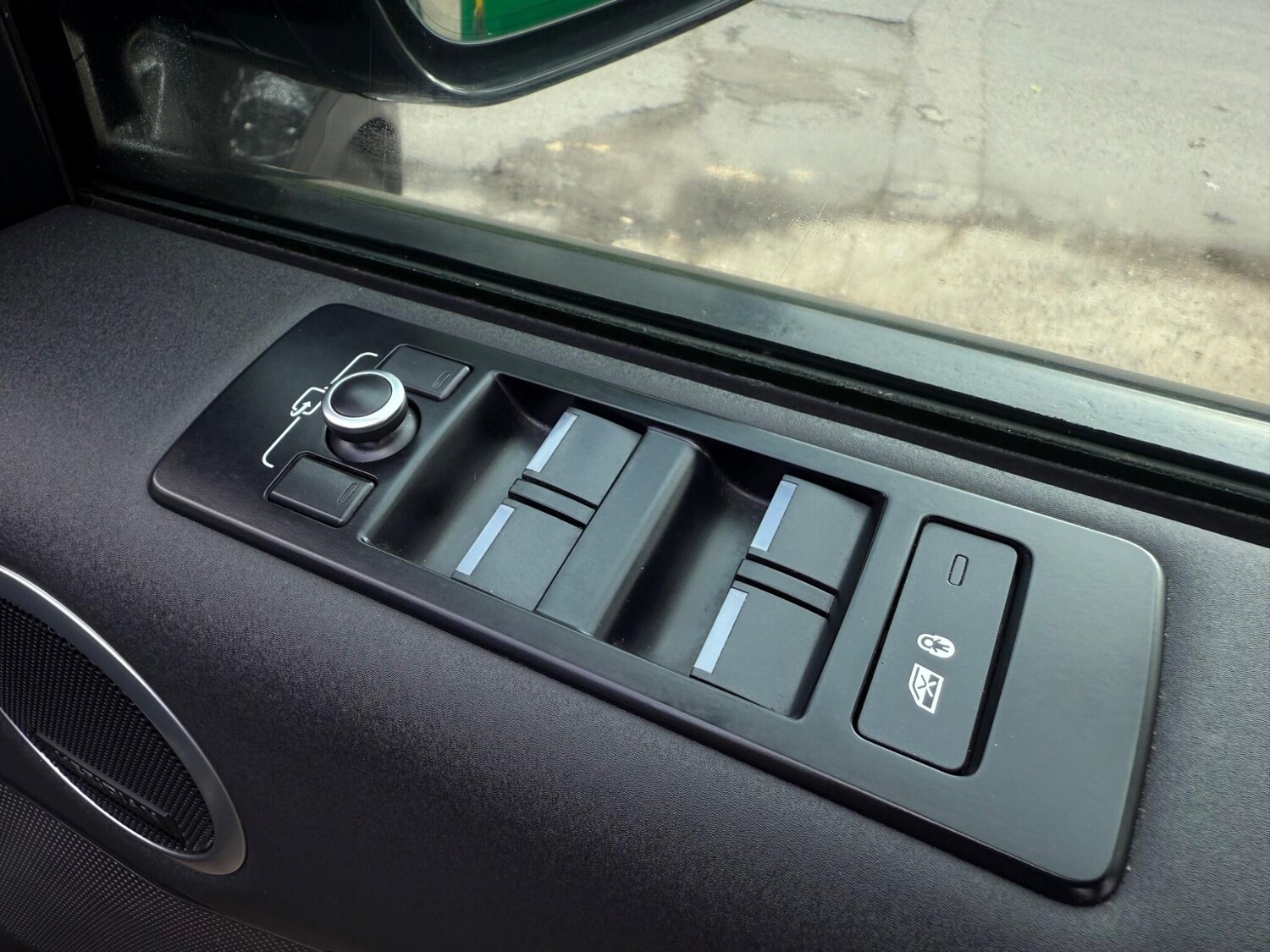 Used Land Rover Discovery 2017 for sale - 77838540: Photo 22