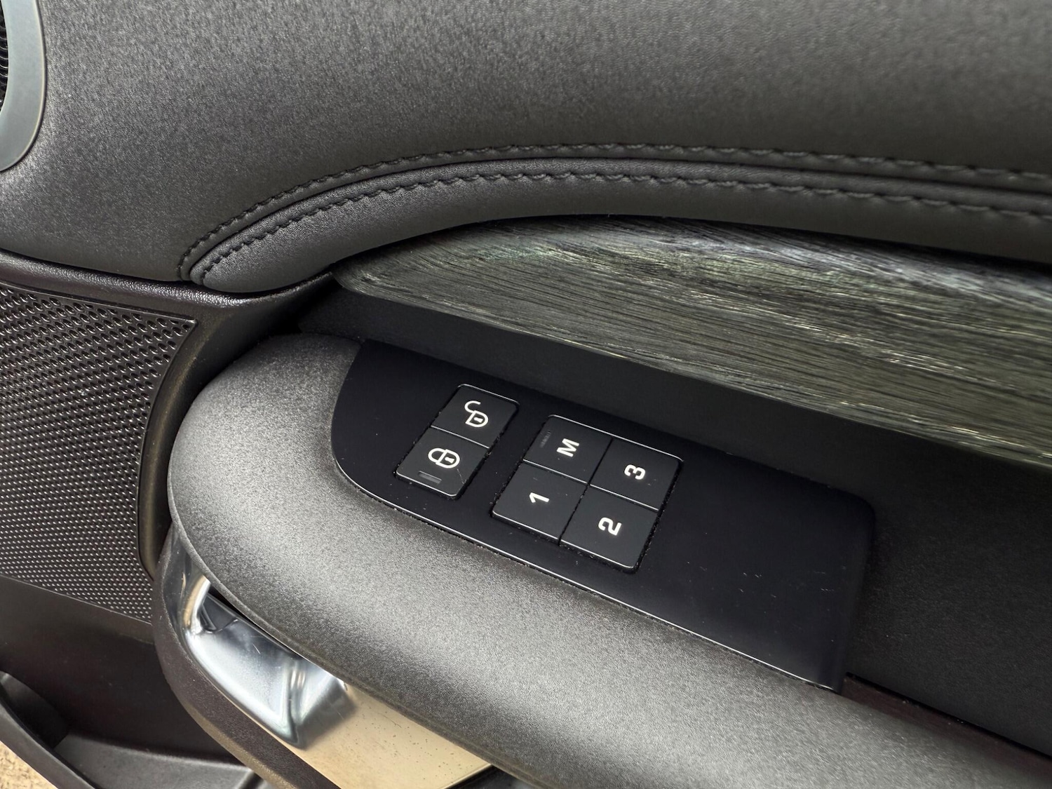 Used Land Rover Discovery 2017 for sale - 77838540: Photo 23