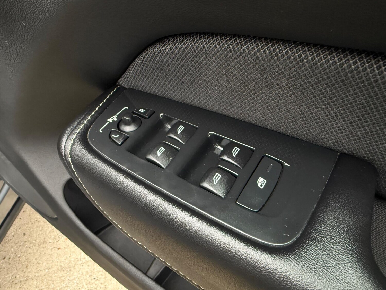 Used Volvo XC60 for sale - 77683118: Photo 34