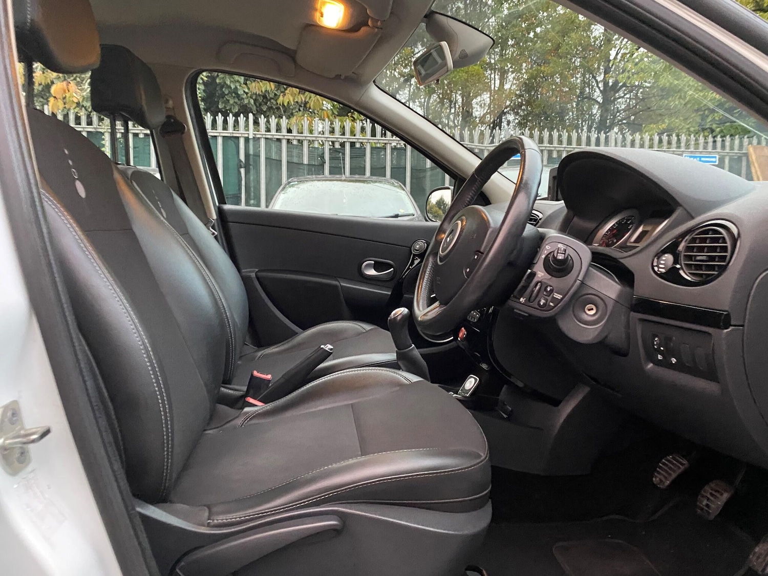 Used Renault Clio 2012 for sale - 76327195: Photo 21