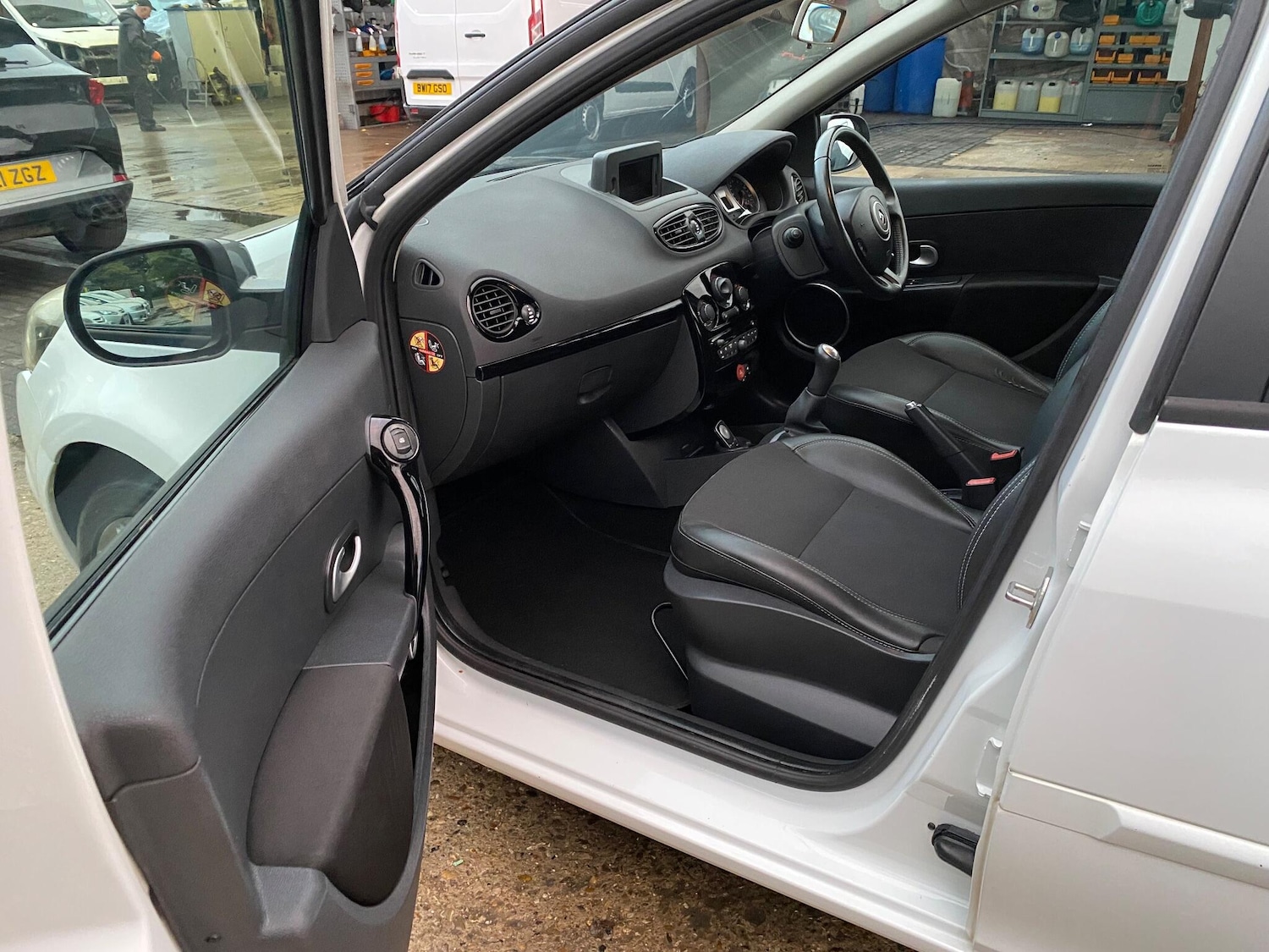 Used Renault Clio 2012 for sale - 76327195: Photo 23