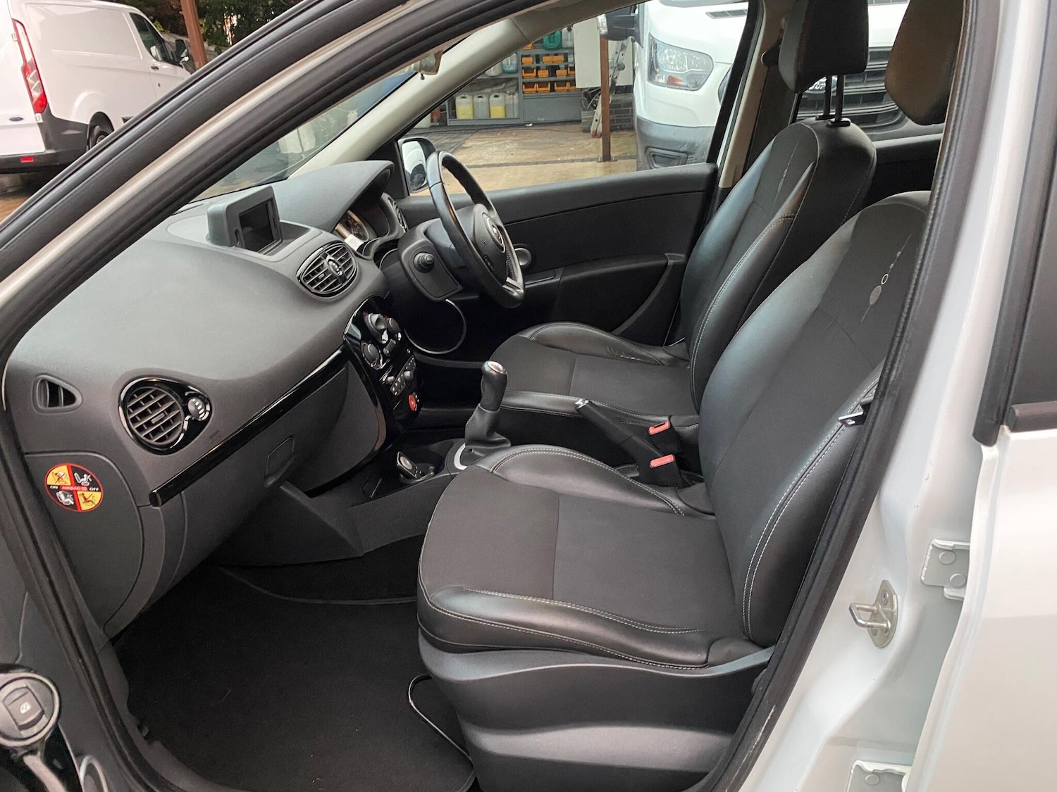 Used Renault Clio 2012 for sale - 76327195: Photo 25