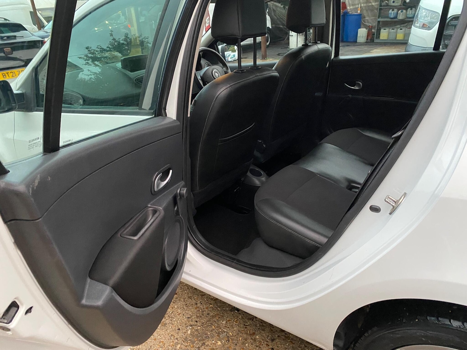 Used Renault Clio 2012 for sale - 76327195: Photo 28