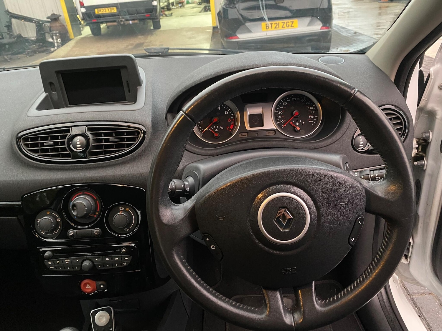 Used Renault Clio 2012 for sale - 76327195: Photo 34