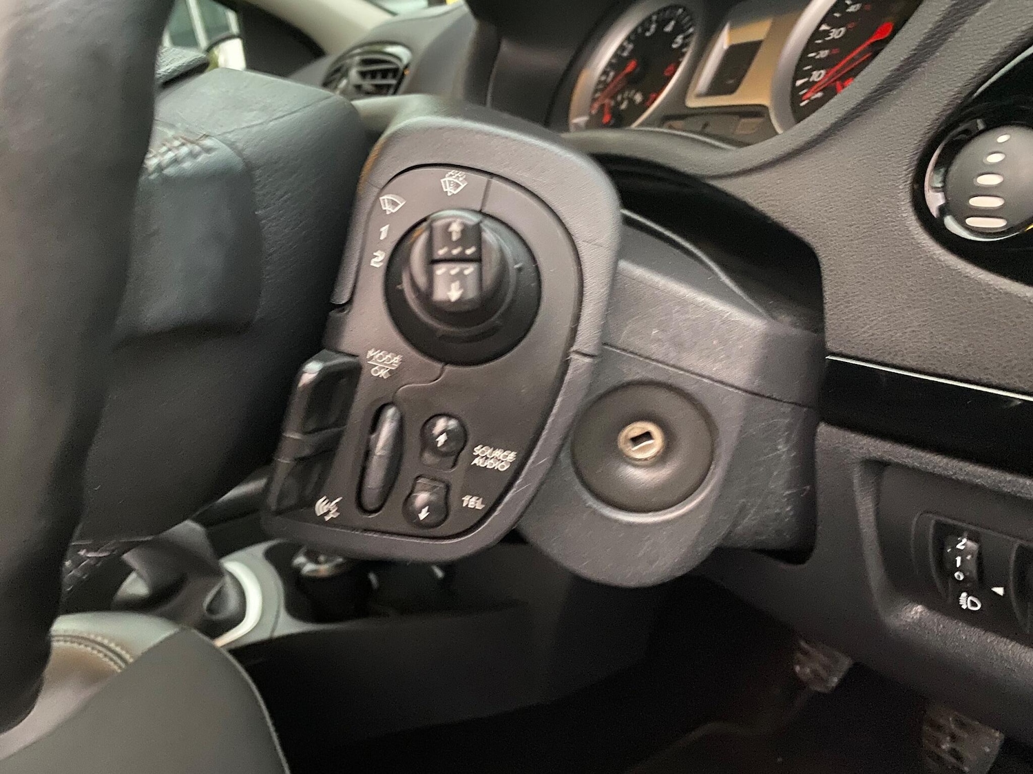 Used Renault Clio 2012 for sale - 76327195: Photo 39