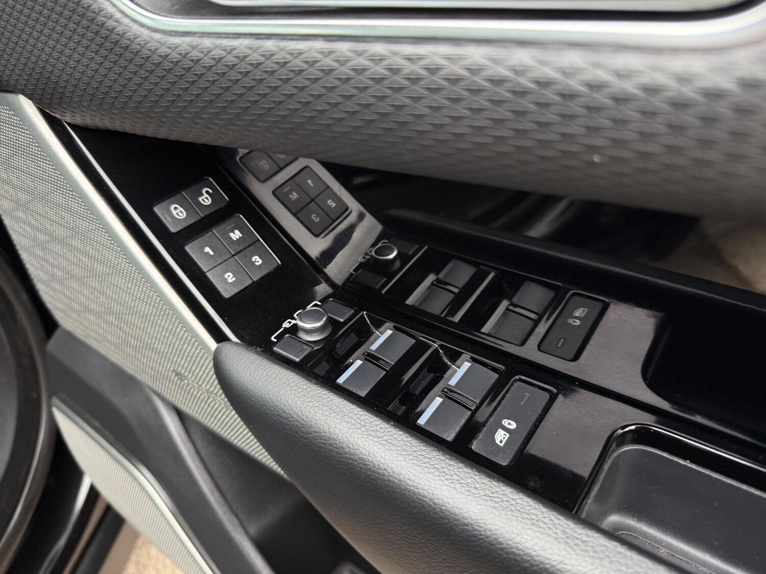 Used Land Rover Range Rover Velar 2020 for sale - 77908514: Photo 22