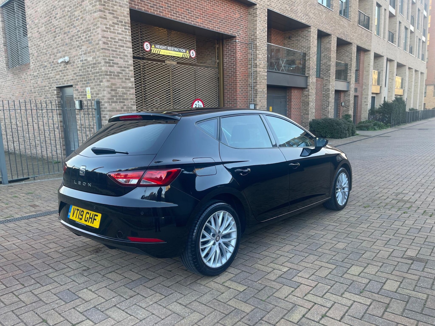 Used SEAT Leon 2019 for sale - 77469021: Photo 3