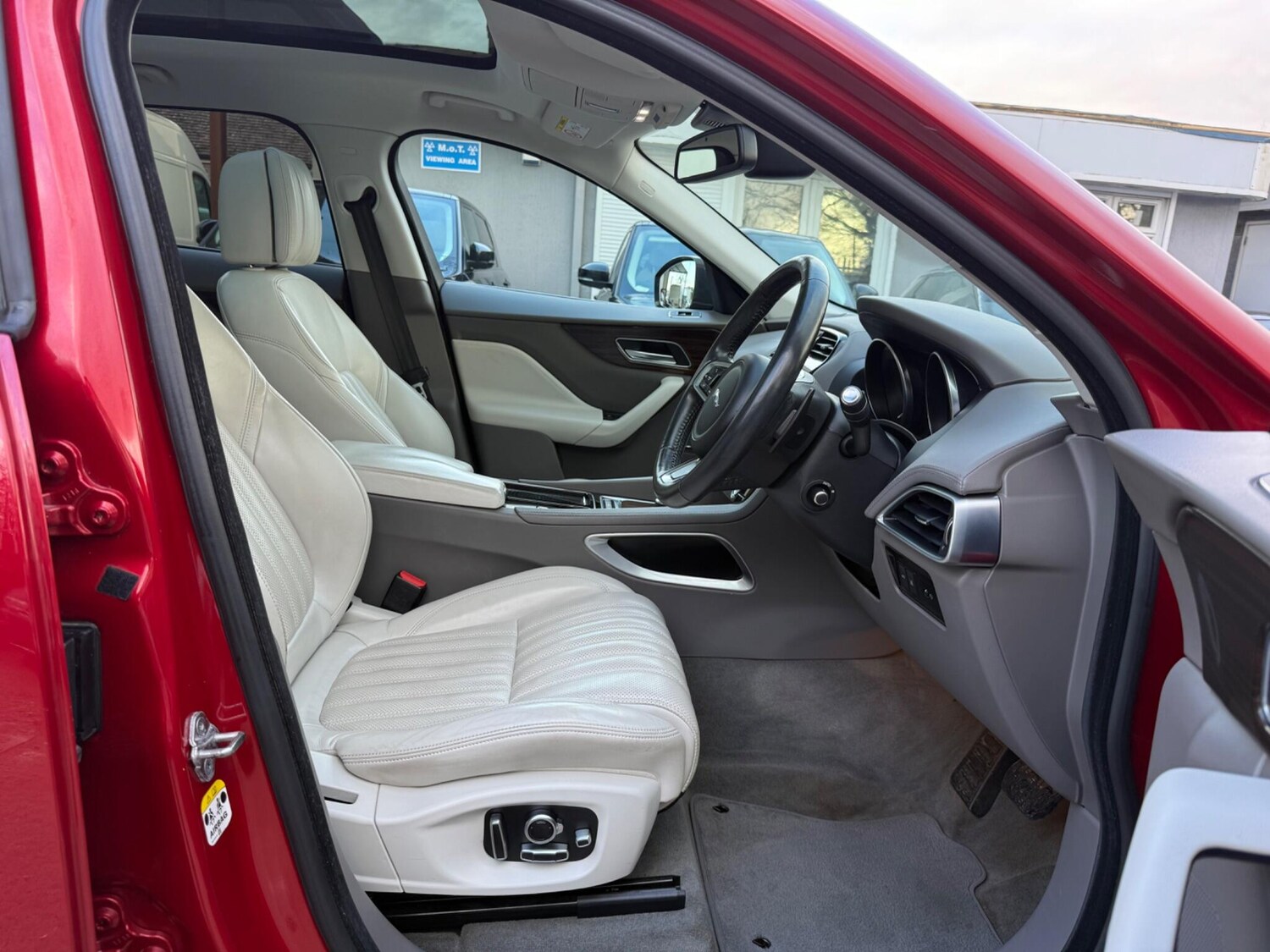 Used Jaguar F-Pace 2018 for sale - 77523927: Photo 32