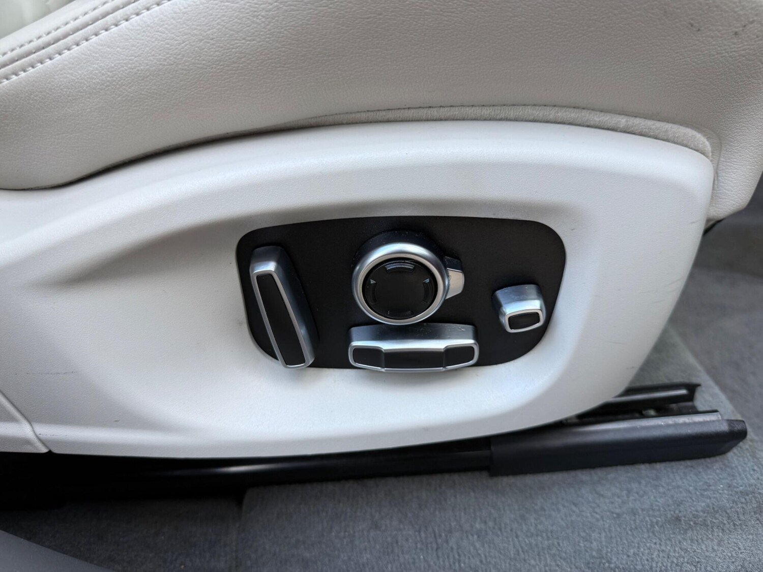 Used Jaguar F-Pace 2018 for sale - 77523927: Photo 38