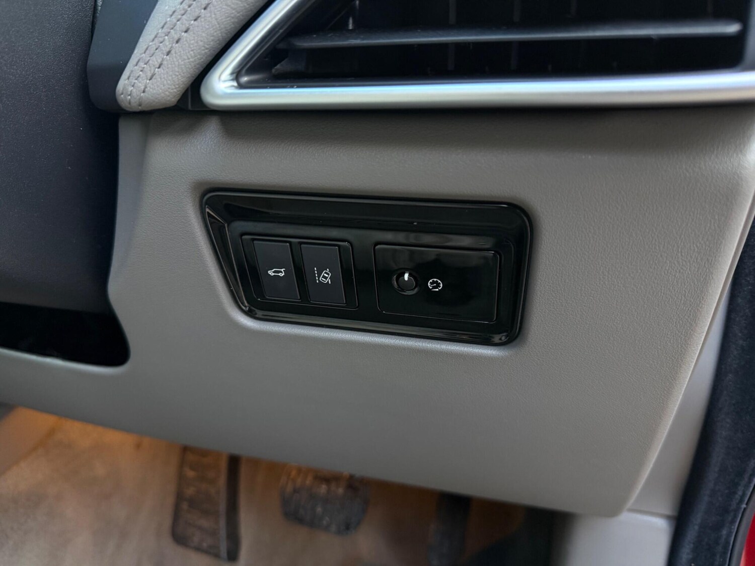 Used Jaguar F-Pace 2018 for sale - 77523927: Photo 40